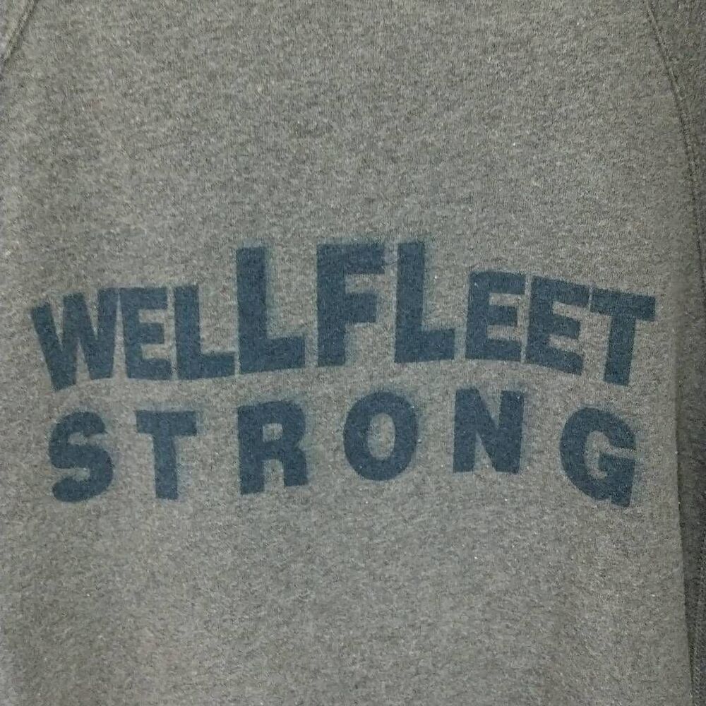 Wellfleet Strong by Independent Trading Company XL Zippered Front